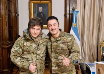 La obra social FF.AA. en crisis: apuntan a Milei y Petri.