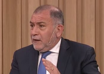 “Molesta y ofende”: Juez marca la cancha y frena a Caputo.