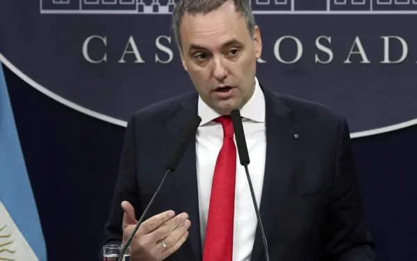 Manuel Adorni retoma reuniones con ministros para reactivar la gestión