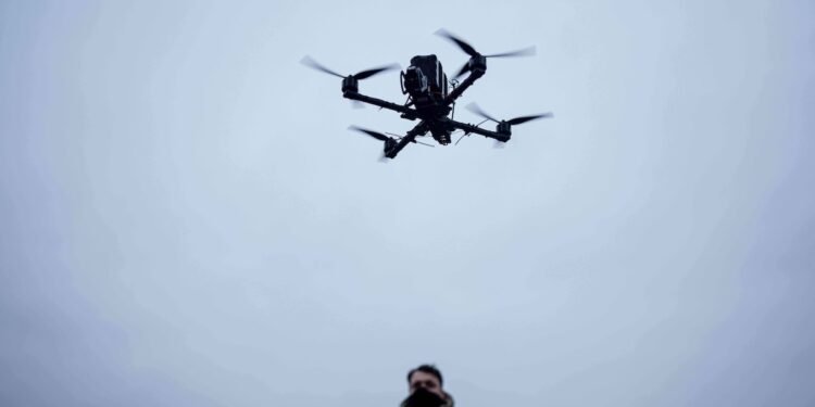 Ucrania destaca la capacidad de sus drones para atacar objetivos a miles de kilómetros de distancia