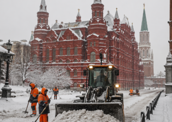 Alerta naranja en Moscú por severas nevadas que causan estragos en el centro-oeste de Rusia