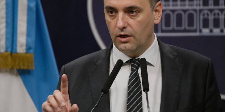 Adorni denuncia una ‘operación golpista’ del kirchnerismo y empresarios que obstaculizó la ‘reconstrucción’