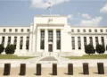 La guerra complica la hoja de ruta de la Fed: Presión inflacionaria y fuerte disidencia entre sus miembros.