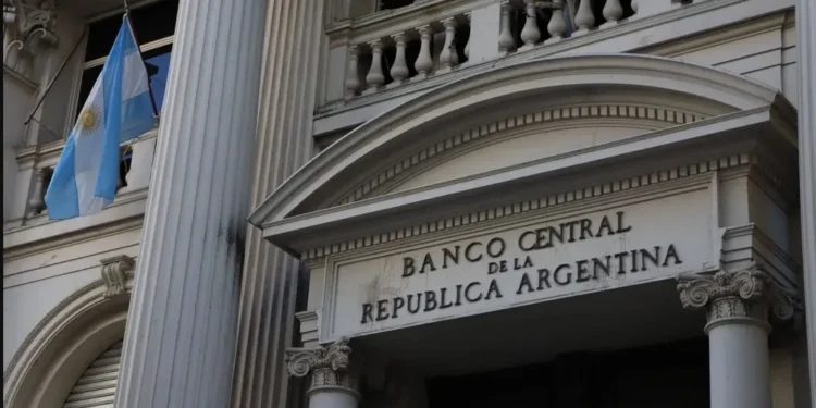 El Banco Central analiza el impacto de la desaceleración inflacionaria en la reducción de la pobreza durante la gestión Milei