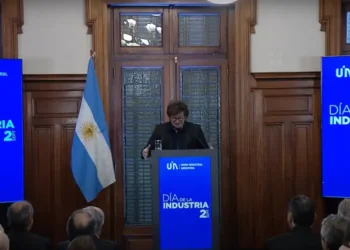 El Gobierno encuentra un respiro en la economía, mientras enfrenta conflictos internos