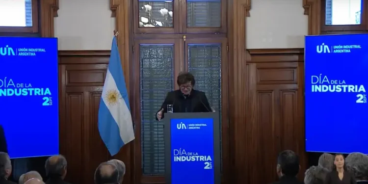 El Gobierno encuentra un respiro en la economía, mientras enfrenta conflictos internos