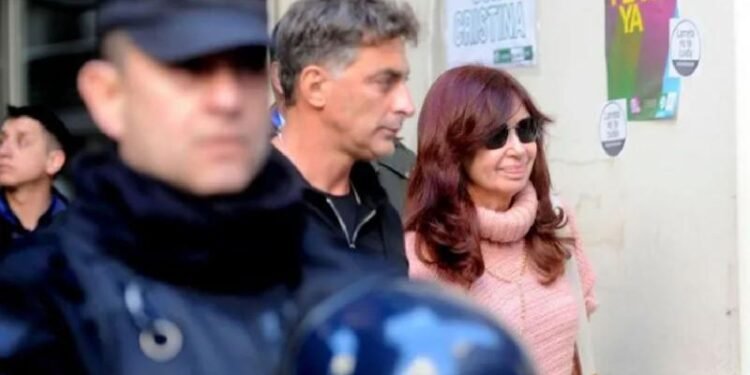 Controversia en redes por un video que muestra a Cristina Kirchner sin custodia policial
