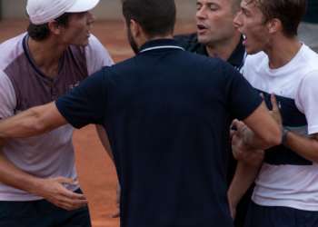 Conflicto en Roland Garros: Dos Tenistas Enfrentados Tras un Partido de Clasificación
