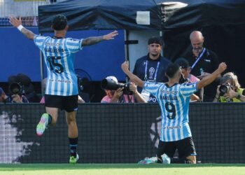 Racing enfrenta a Caracas en un crucial duelo de la Copa Sudamericana