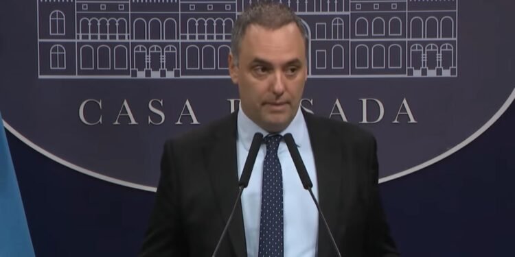 Manuel Adorni: “La custodia para los funcionarios y sus familias es un asunto de seguridad nacional”