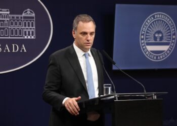 Adorni se compromete a responder ante la Justicia sobre su patrimonio en el plazo estipulado