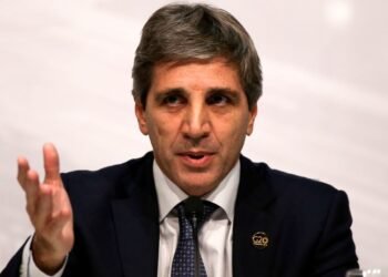 La inflación muestra señales de desaceleración en mayo, según proyecciones de Caputo