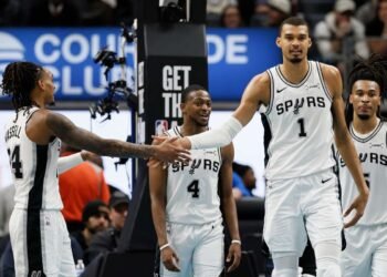 Los San Antonio Spurs se impusieron en el juego 3 y continúan en la lucha por el título de la NBA