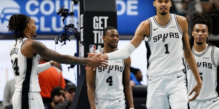 Los San Antonio Spurs se impusieron en el juego 3 y continúan en la lucha por el título de la NBA