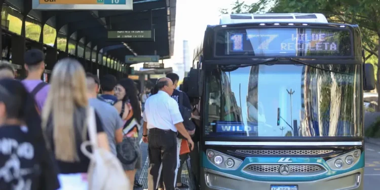 Incremento en las tarifas de transporte: nuevos precios para colectivos, trenes y subtes