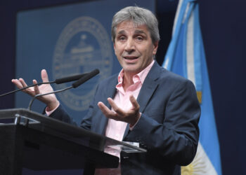 Caputo defendió la deuda de US$ 5.000 millones como un refinanciamiento