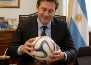 Sorteo de una pelota del Mundial 2026: el divertido anuncio de un senador