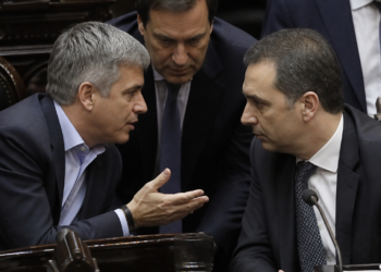 El PRO enfrenta una encrucijada ante la posible interpelación de Adorni