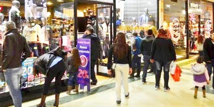La economía argentina muestra señales de crecimiento, aunque sin impacto en empleo ni consumo