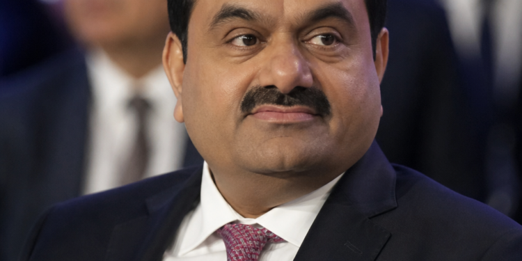 Gautam Adani: el magnate indio que aterriza en Vaca Muerta