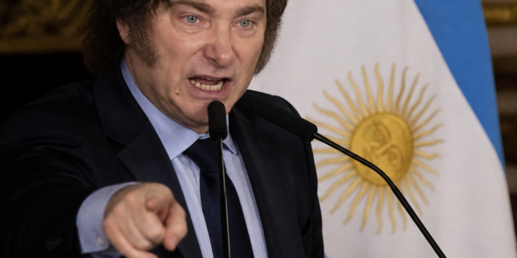 Milei, equipara al kirchnerismo con personaje de películas de Disney y asegura: “No nos asustan más”