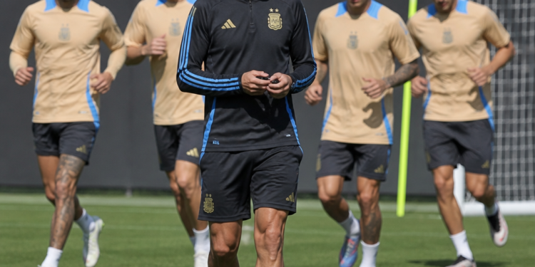 El primer entrenamiento de la Selección en la previa a la semifinal frente a Inglaterra: las opciones que analiza Scaloni