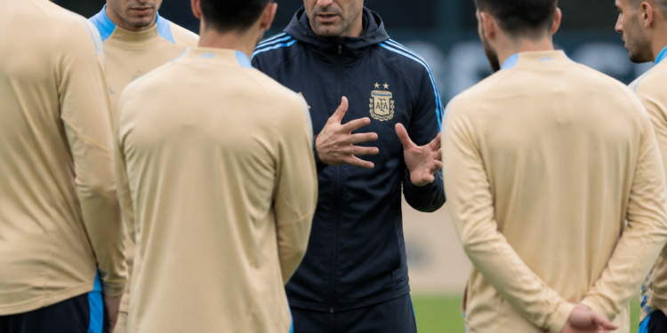 Selección Argentina rumbo al Mundial 2026: Scaloni definirá al reemplazante de Balerdi para el debut ante Argelia
