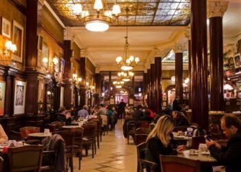 Los 16 Restaurantes Icónicos de Buenos Aires y su legado cultural