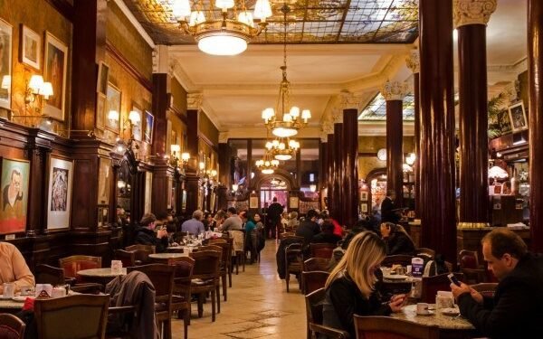 Los 16 Restaurantes Icónicos de Buenos Aires y su legado cultural