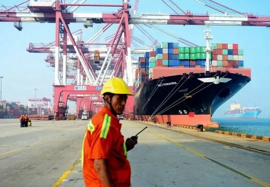 Incremento del 27% en las exportaciones de China en junio y máximos en importaciones en cinco años, impulsados por la inteligencia artificial