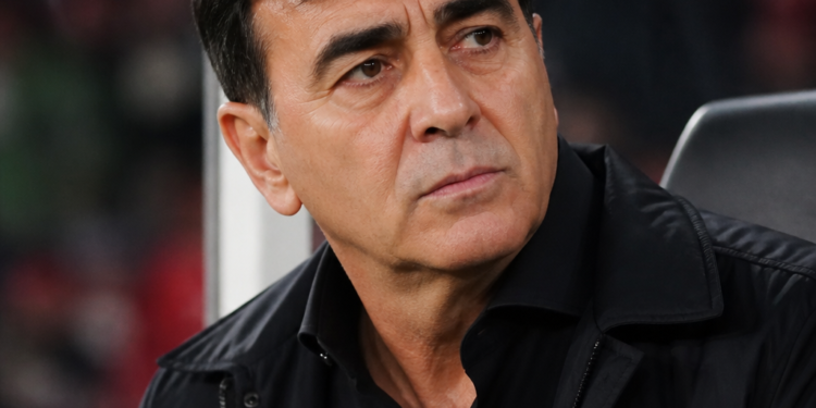 Gustavo Quinteros expresa su preocupación por el mercado de pases de Independiente: “Ojalá que los dirigentes lo puedan solucionar”
