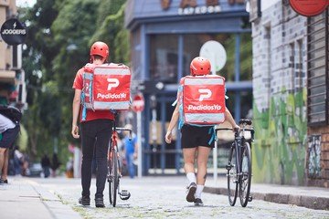 Uber adquirirá Delivery Hero por 14.800 millones de dólares y asumirá el control de PedidosYa en Argentina