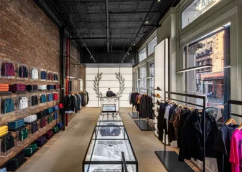 Fred Perry, la icónica marca británica de ropa, anuncia su llegada a Argentina