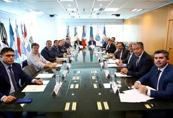 Las provincias aflojaron el ajuste y subieron el gasto público: seis gobernadores arrancaron el año con déficit