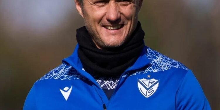 El enfoque de Barros Schelotto en Vélez: un camino hacia el desarrollo juvenil
