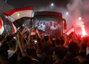 La selección de Egipto regresa a casa en medio de una masiva recepción tras su eliminación en el Mundial