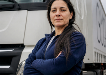 La vida de Miriam, camionera argentina en España: ‘Paso hasta 24 días en la ruta y al volver a casa tengo 3 o 4 días para ver a mis amigos’