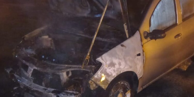 Detención del esposo de la mujer fallecida en un incendio automovilístico: la explosión del celular fue descartada