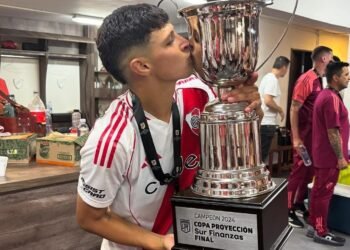Leonel Jaime, la joven promesa de River que triunfa en Peñarol, ya se consagró campeón y fue el jugador del partido