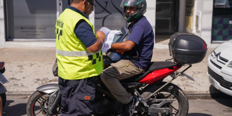 Inhabilitaron a un motociclista hasta 2099 por maniobras peligrosas en la provincia de Buenos Aires