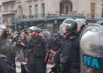 Acusan a Alejandra Monteoliva y a un comisario por la represión en el Congreso