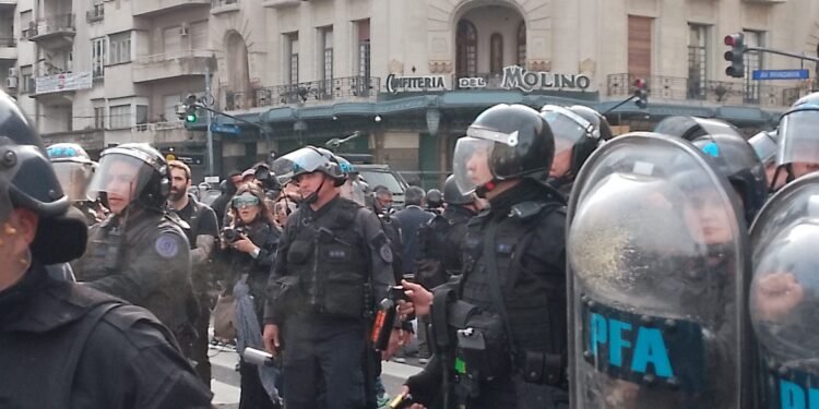 Acusan a Alejandra Monteoliva y a un comisario por la represión en el Congreso