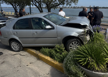 Un anciano pierde el control de su vehículo y atropella a una pareja en Mar del Plata