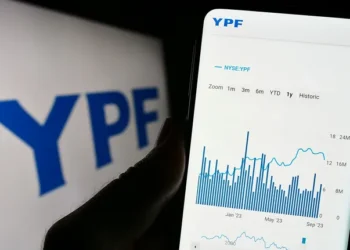 YPF anuncia un desdoblamiento de acciones: implicancias y detalles para los inversores
