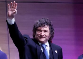Nueva encuesta revela descenso de Milei en el panorama presidencial de América Latina