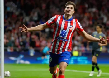 El presidente del Atlético de Madrid reafirma que Julián Álvarez permanecerá en el club a pesar del interés del Barcelona