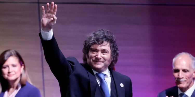 Nueva encuesta revela descenso de Milei en el panorama presidencial de América Latina