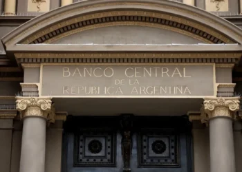 El BCRA establece un límite a las tasas de tarjetas no bancarias