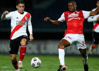 River se aferra al empate en Bogotá ante Independiente Santa Fe