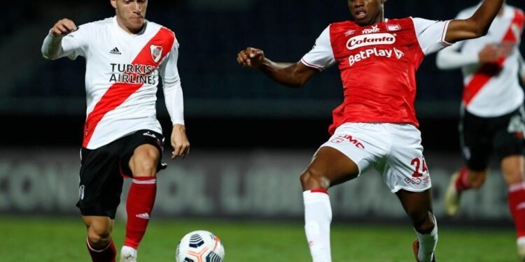 River se aferra al empate en Bogotá ante Independiente Santa Fe